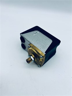 07935703 Прессостат Б/У трехполюсный P302 для кофемашины QUALITY ESPRESSO FUTURMAT 07935703-бу